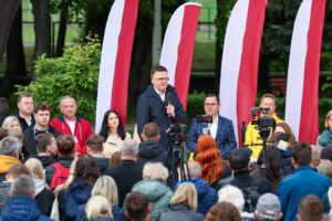 Hołownia: Cyfrowe korporacje wykorzystują nasze dzieci jako surowiec do zarabiania pieniędzy