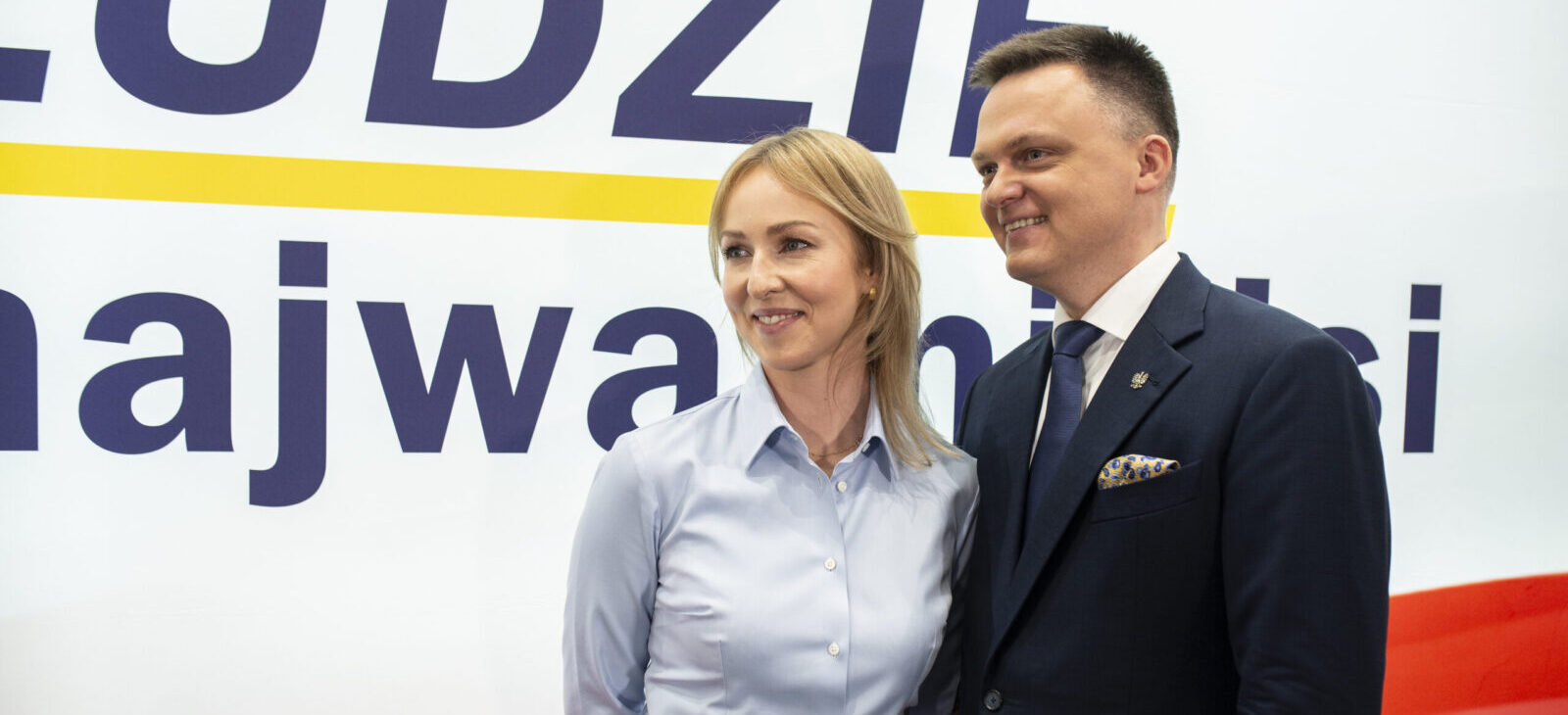 Urszula Brzezińska Hołownia na wiecu 29 marca w Płocku ze swoim mężem Szymonem Hołownią